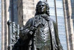 Bach davanti alla chiesa di San Tommaso (© Leipzig Tourismus und Marketing GmbH)