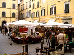 Antiquariato in piazza Bernardini