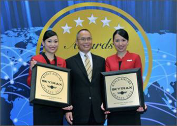 Patrick Yeung, Chief Executive Officer di Dragonair, ha rappresentato la Compagnia aerea alla cerimonia degli Skytrax Awards al Paris Air Show