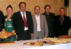 A sinistra Elio Spiller, presidente di Terranostra Vicenza, alla conferenza di Milano (Foto: Terranostra Vicenza)