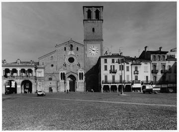 Lodi, piazza della Vittoria e Cattedrale