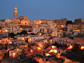 Turismo ecosostenibile, Matera sceglie l'auto elettrica