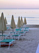 La spiaggia all'alba