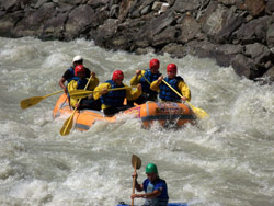 Gli azzurri impegnati nel rafting sulla Dora