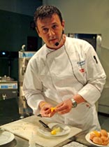 Lo chef Emanuele Scarello