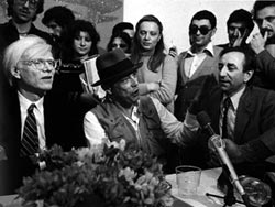 Warhol, Beuys e Lucio Amelio nel 1980 (Foto di Antonio Troncone)