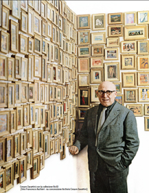 Cesare Zavattini con la collezione di ritratti 8x10. (Foto di Francesco Aschieri - su concessione Archivio Cesare Zavattini)